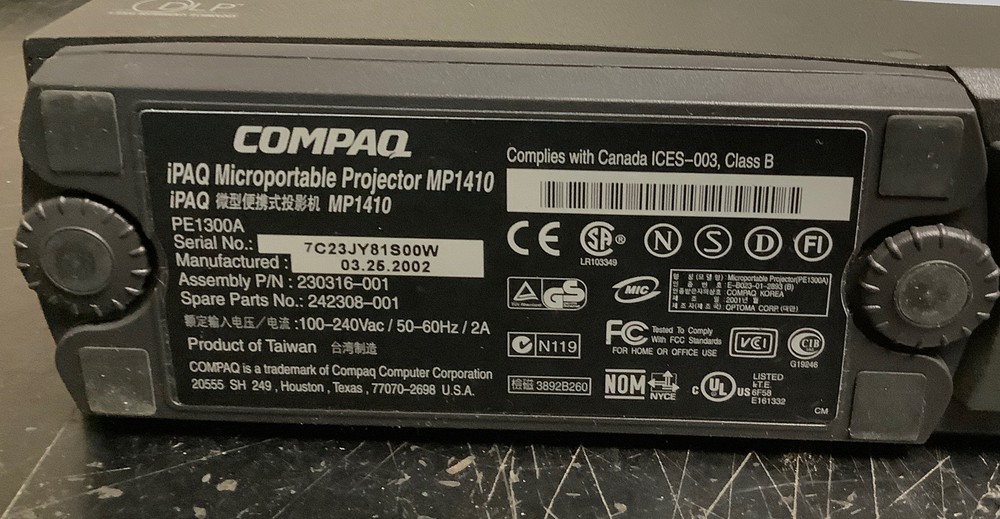 COMPAQ iPAQ MP1410 Projector with Case