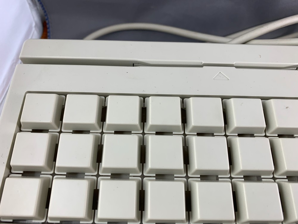 POSIFLEX KB3200 AT INTERFACE PROGRAMMABLE KEYBOARD WITH MAGNETIC STRIPE READER