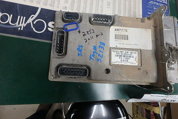 FREIGHTLINER M2 106 2011: Cab Control Module CECU - 0649824007