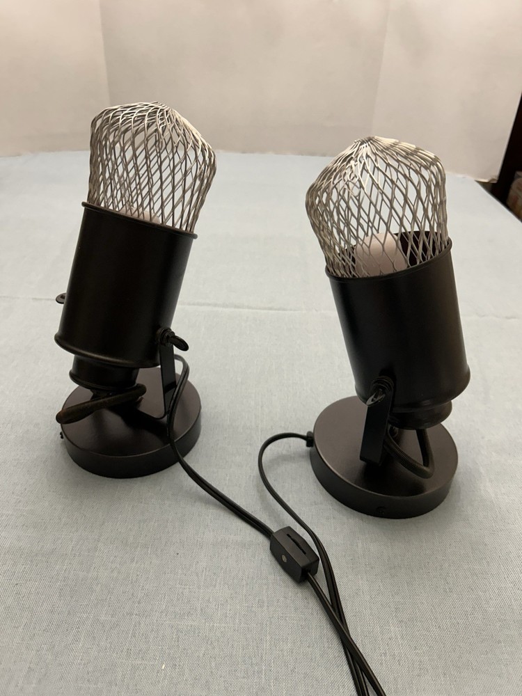 2 industrial-style mini spotlight table lamp