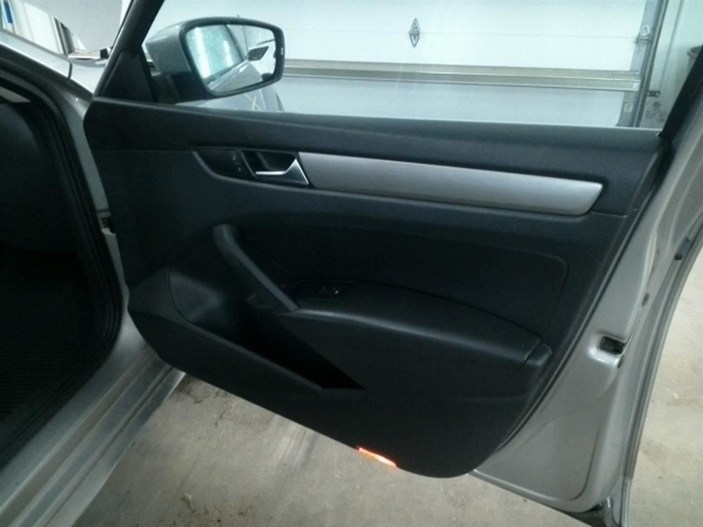 PASSAT 2014 High Mounted Stop Light 104805528