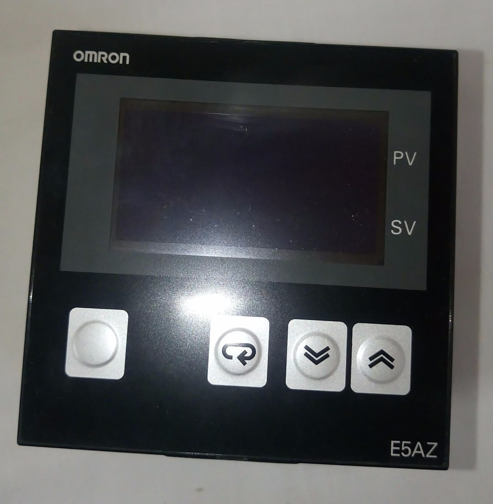 Omron E5AZ-Q3T Temperature Controller 100-240Vac Panel Mount New