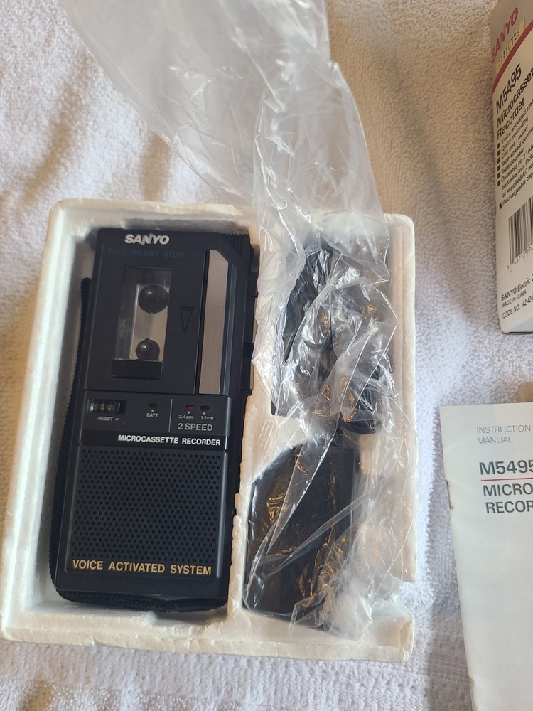 Sanyo M5495 Microcassette Recorder
