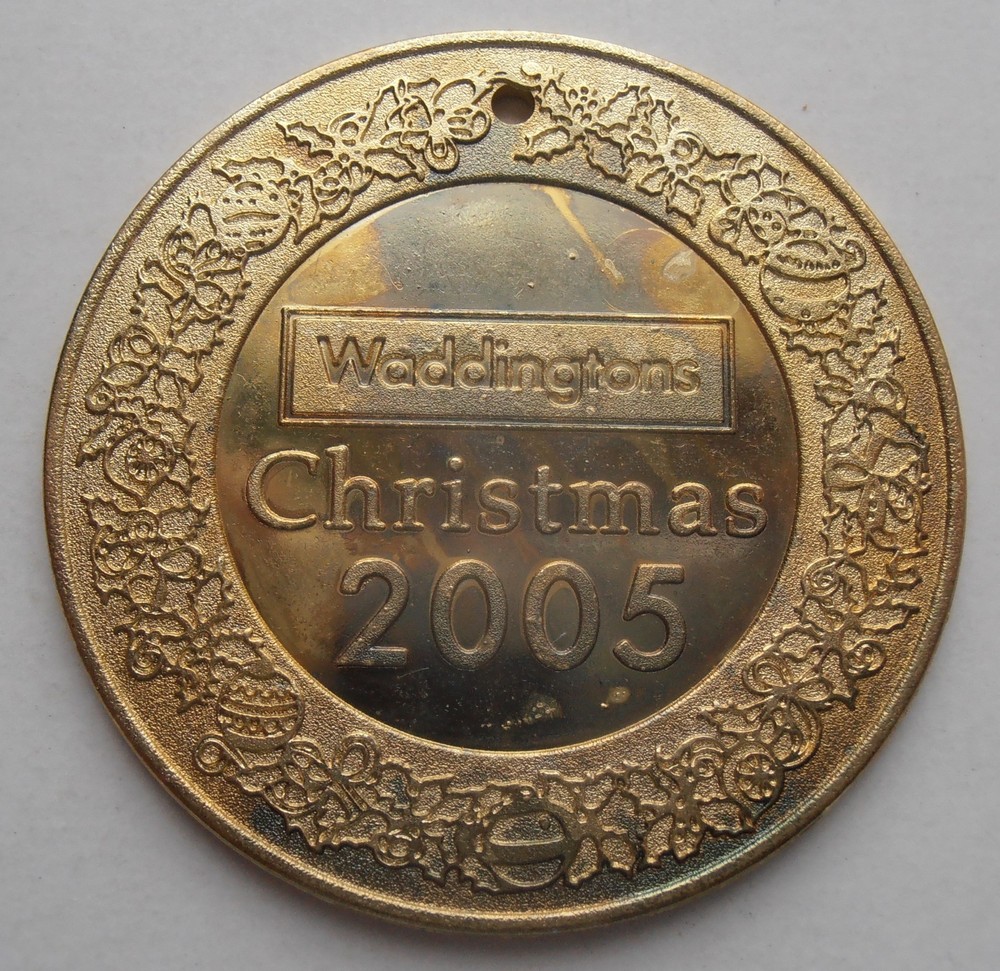 WADDINGTONS CHRISTMAS 2005 TOKEN MEDALLION. TWELVE DRUMMERS DRUMMING