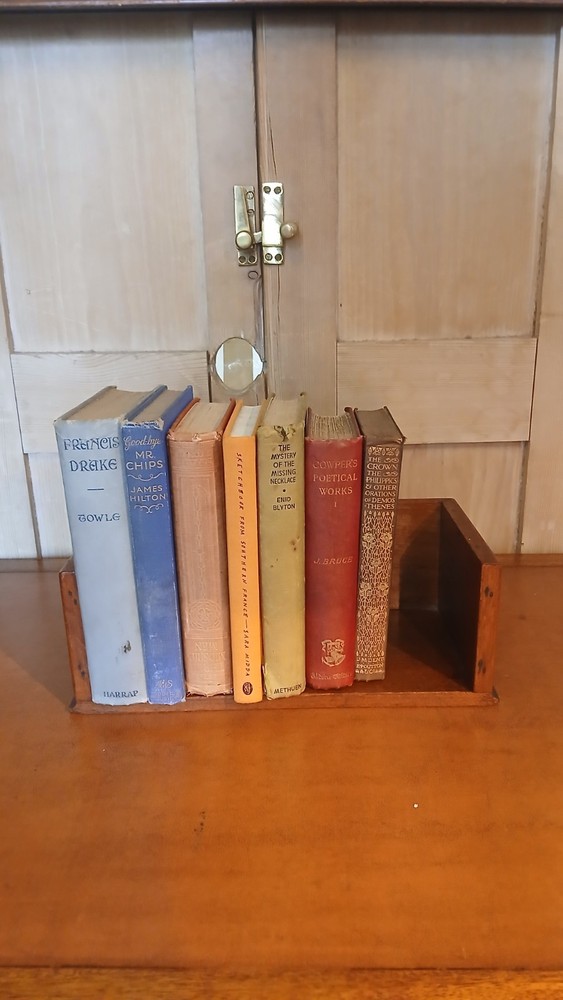 VINTAGE ANTIQUE BOOK TROUGH