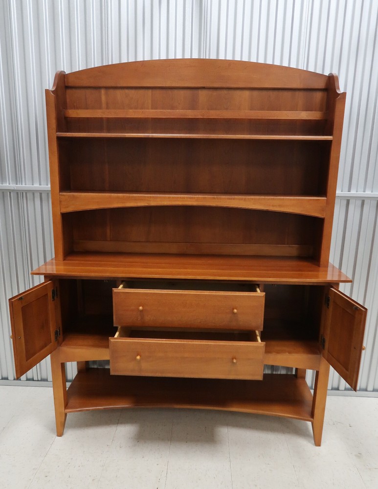 Thomasville '' Impressions'' Cherry Sideboard With Hutch
