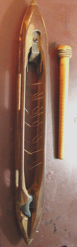 Textile Weaving Loom Boat Shuttle and 1 Bobbin