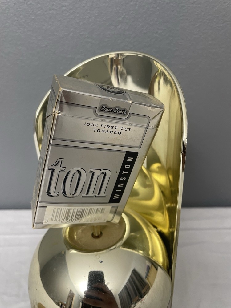 Winston Cigarette Quantum Smooth S2 Counter Display that SPINS