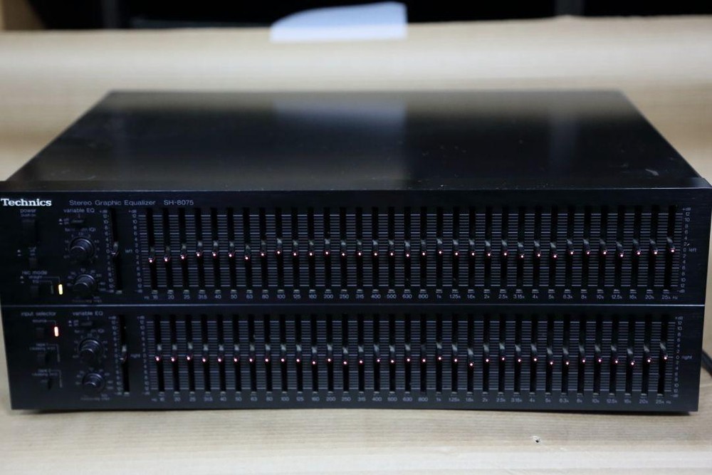 Technics SH-8075 Stereo Graphic Equalizer Audio AC100V Black Energization