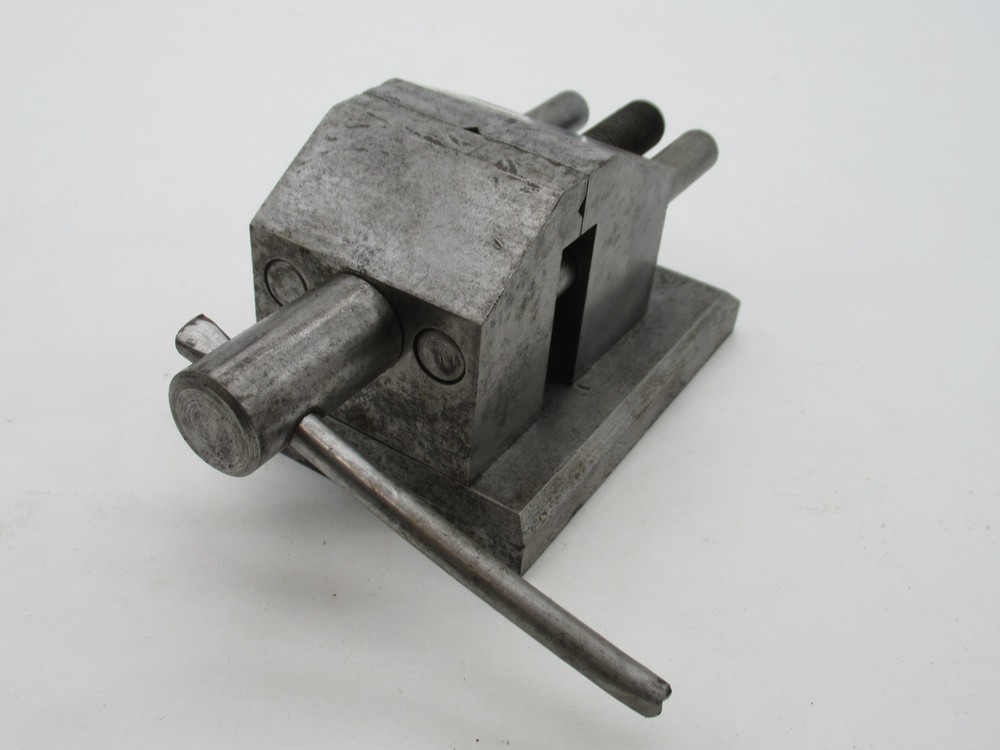 Lovely Vintage Toolmakers Milling Machine Vice 1 7/8" Jaws Apprentice Made