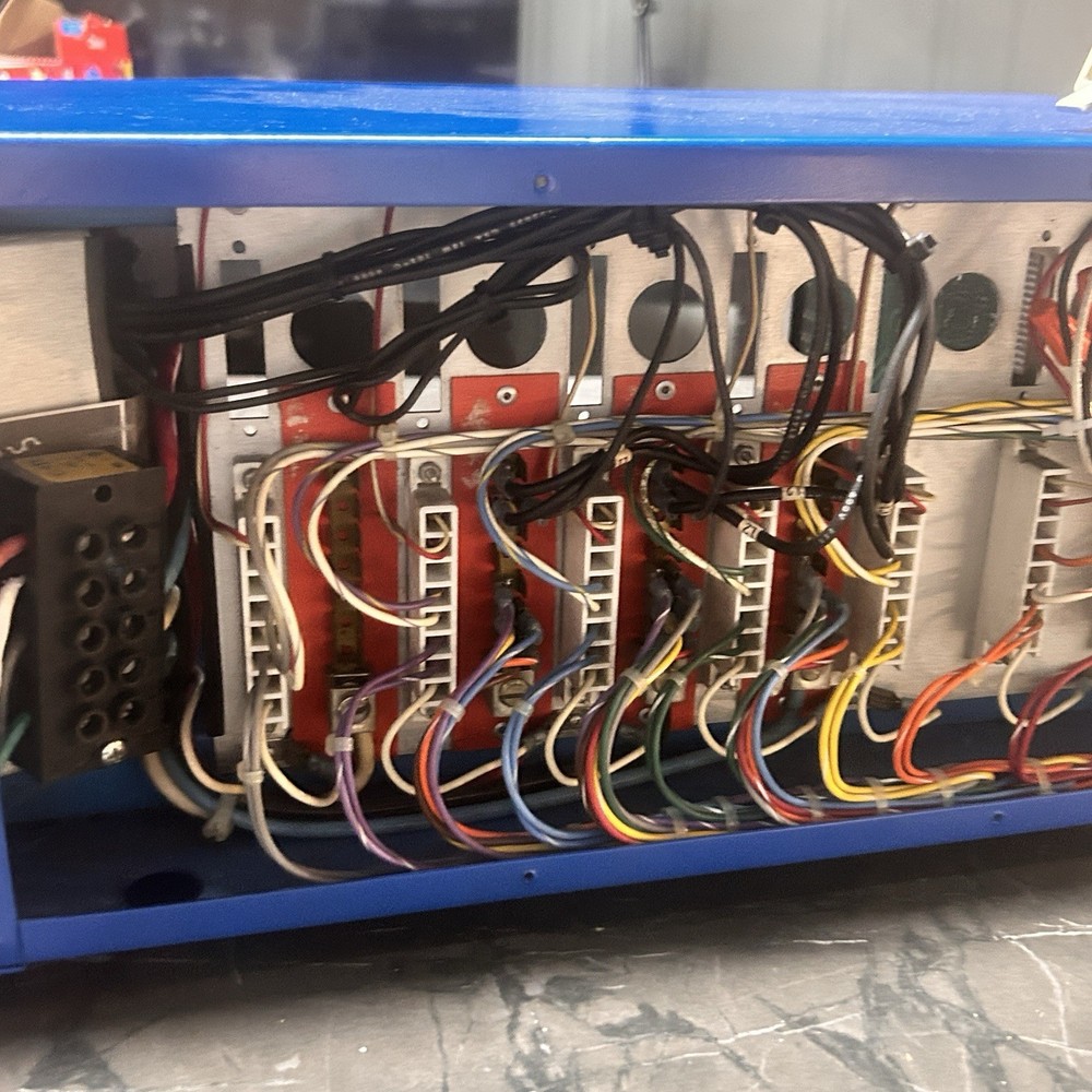 DME 8 Zone Hot Runner Controller. Without card modules