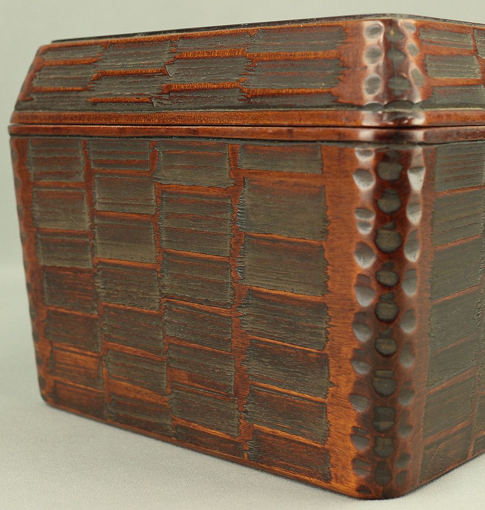 一峰 Ippo 'Orchid' Sanuki Lacquer Carving Square Box VA416