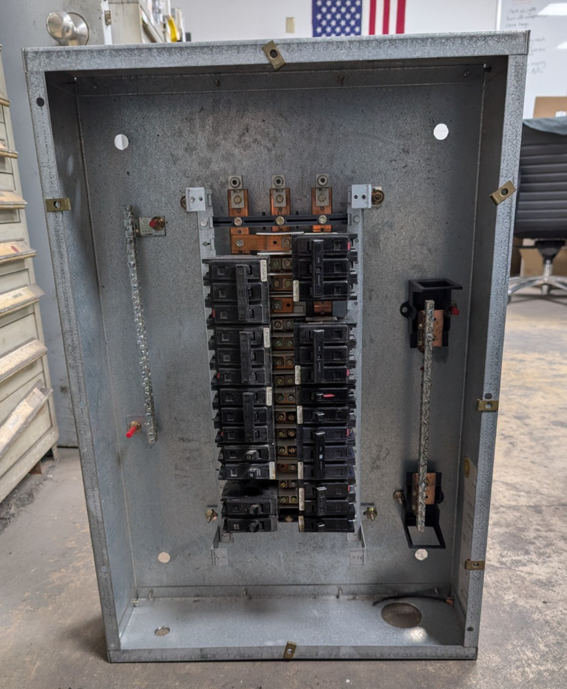 🤪 CHALLENGER MAIN LUG 30 CIRCUIT PANELBOARD