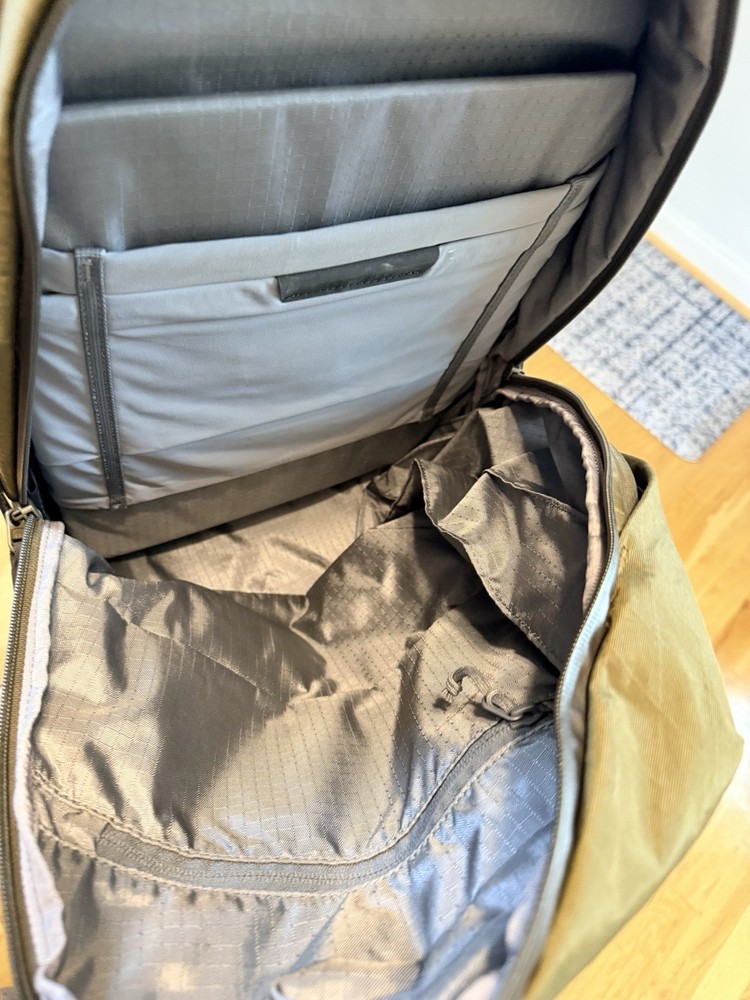 Able Carry Daily Plus Olive (X42) 21L Backpack
