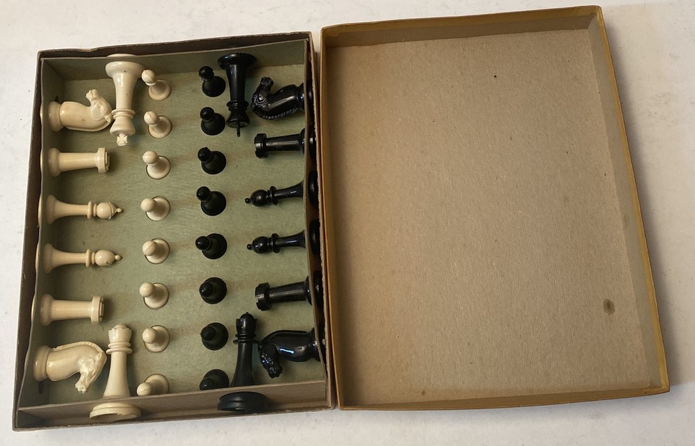 MIB - H Barron Crusader Plastic Chessman Stauton Pattern