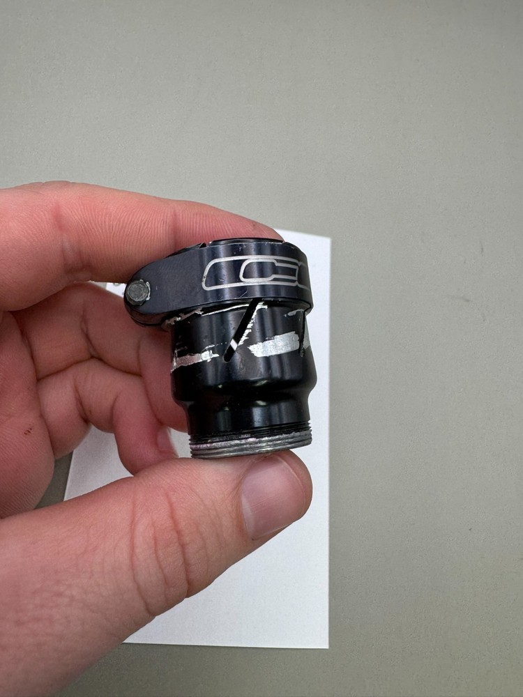 CCM PB Clamping Feedneck Dye Thread-Black