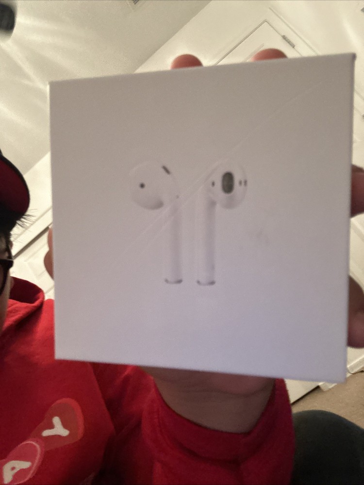 Slightly used AirPod Gen 2