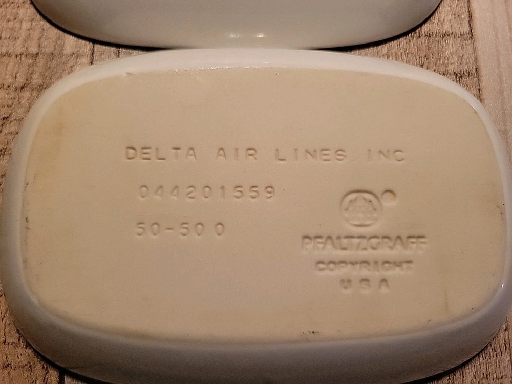 Delta AIRLINE Set 2 Pfaltzgraff Rectangular Snack Trays Plate Dishes 1st Class