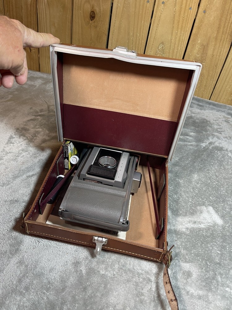 POLAROID LAND CAMERA MODEL J66 !! UNTESTED.