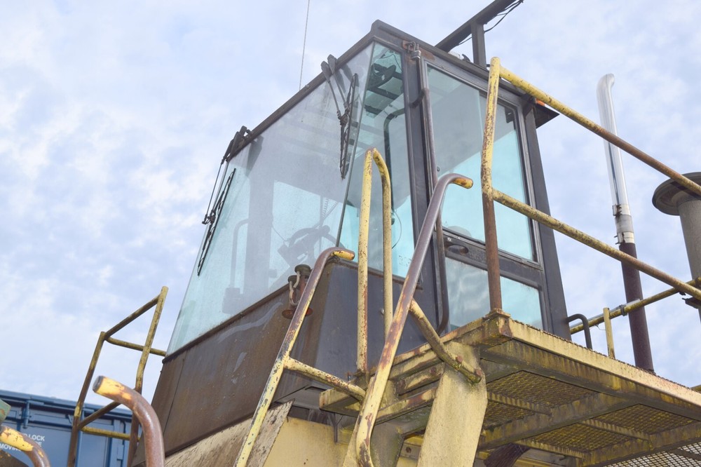 Hyster H 1050 E forklift with, container handler Attachment, Cummins M-11,