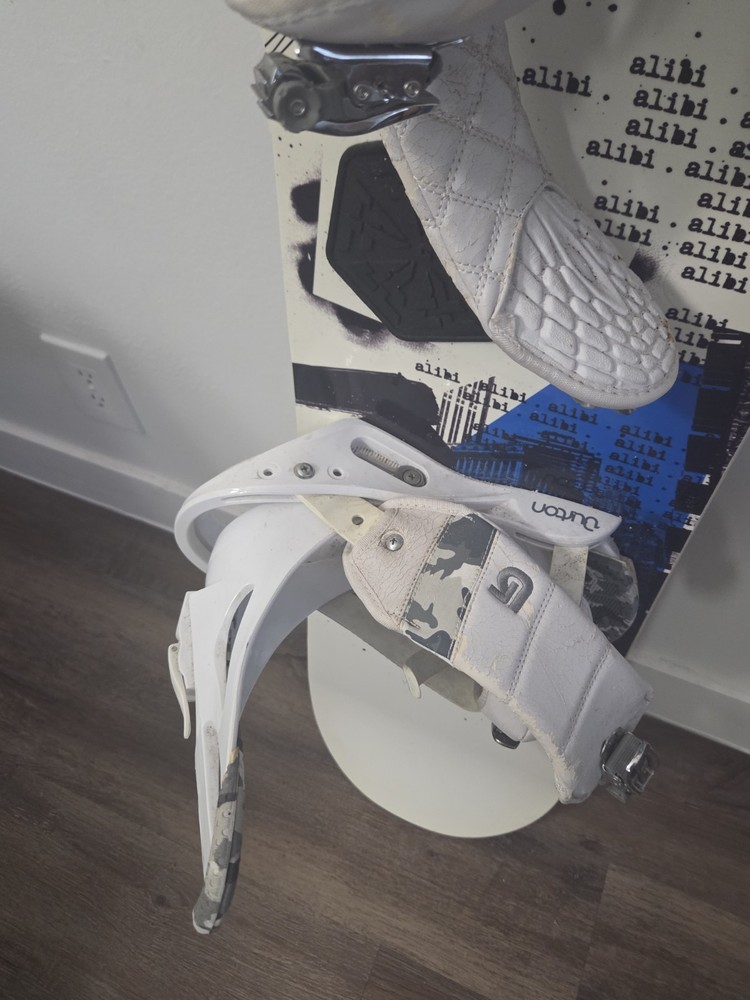 ALIBI Snowboard With Boots And Straps Connected (PLEASE READ DESCRIPTION)