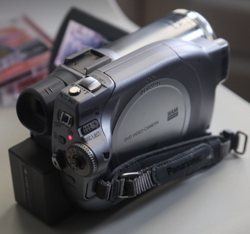 Panasonic 3CCD VDR-D300 Handheld DVD-RW Camcorder Silver Tested