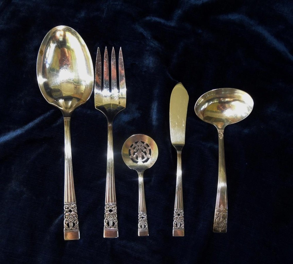 5 SERVING  PIECES OF COMMUNITY  CORONATION PATTERN SIOLVRT PLATED FLATWARE