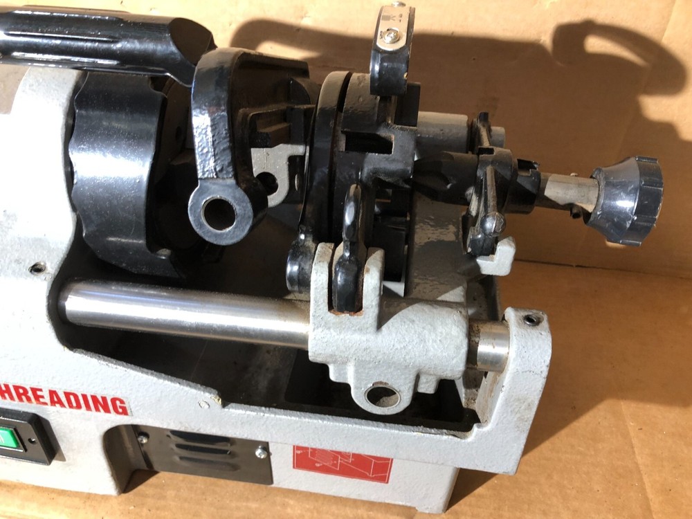 Electric Pipe Threader Machine 1/2"-1" Pipe Threading Machine, Z1T-AF