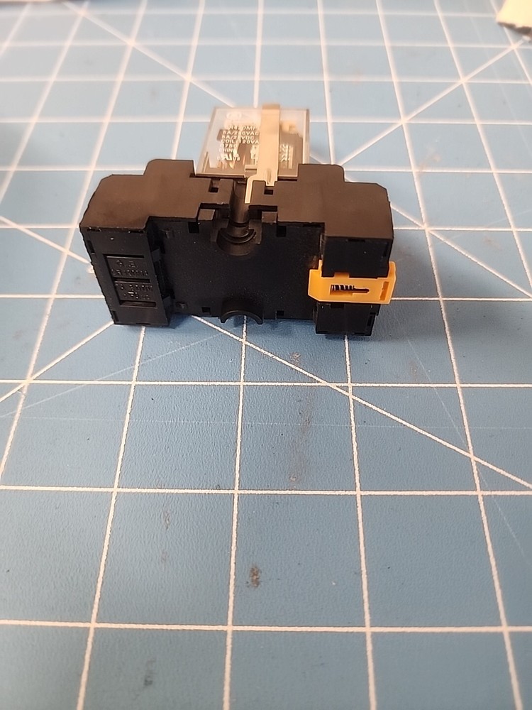GE CR420MPL044J RELAY W/ BASE