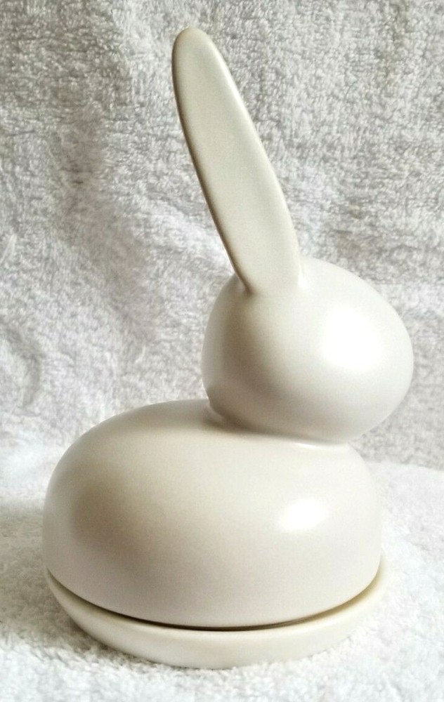 ADORABLE Round BUNNY RABBIT BUTTER DISH White