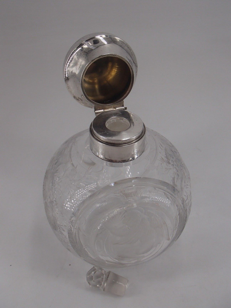 VERY NICE ENGLAND ORIGIN SOLID SILVER BOTTLE AND ANGELOT GLASS