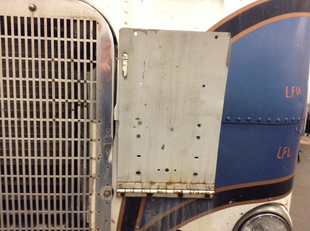 Freightliner FLT ALUMINUM Left/Driver FRONT Panel