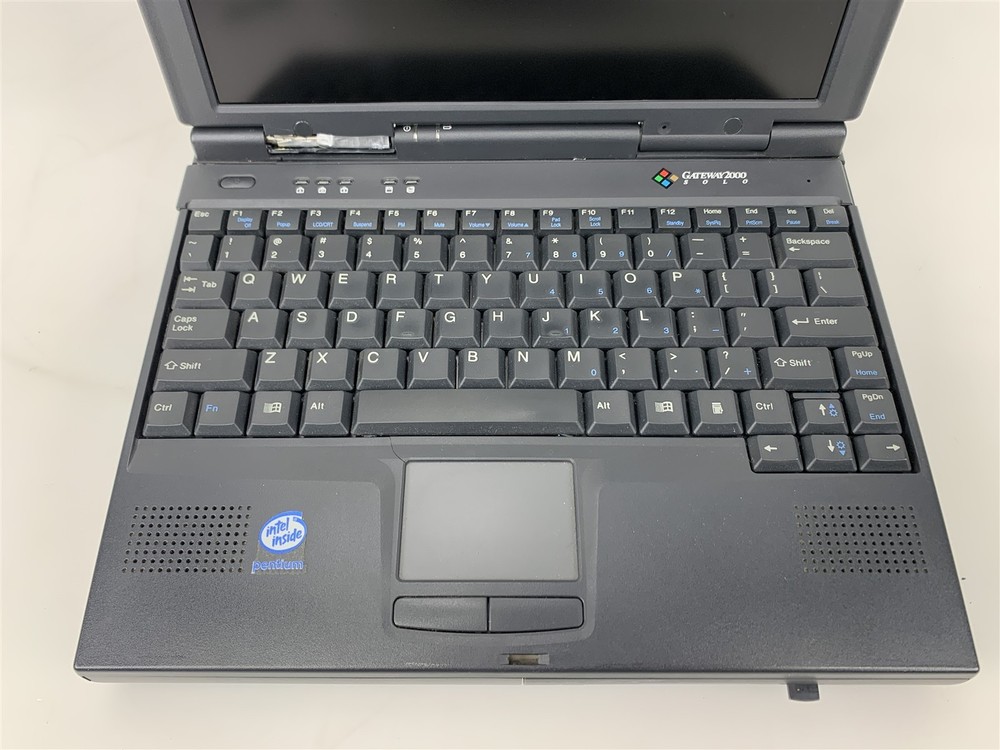Gateway2000 Solo 2100 12" Screen Laptop - Untested