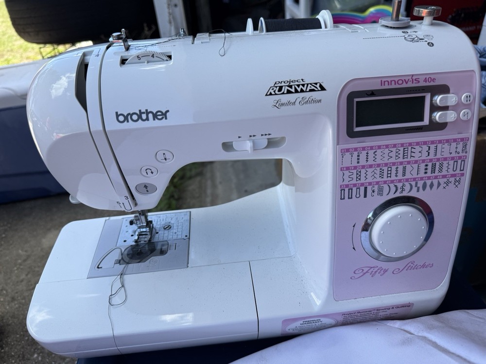 Brother Innov-is 40e Project Runway Limited Edition Computerized Sewing Machine