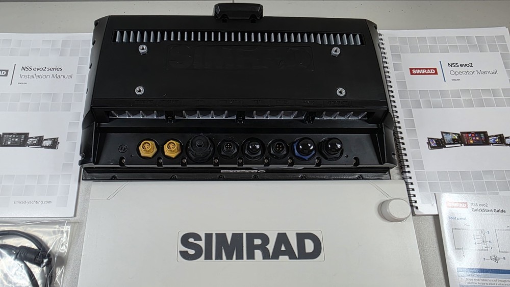 Simrad NSS 16evo2 Chartplotter- Fishfinder / Excellent Condition / Complete Set