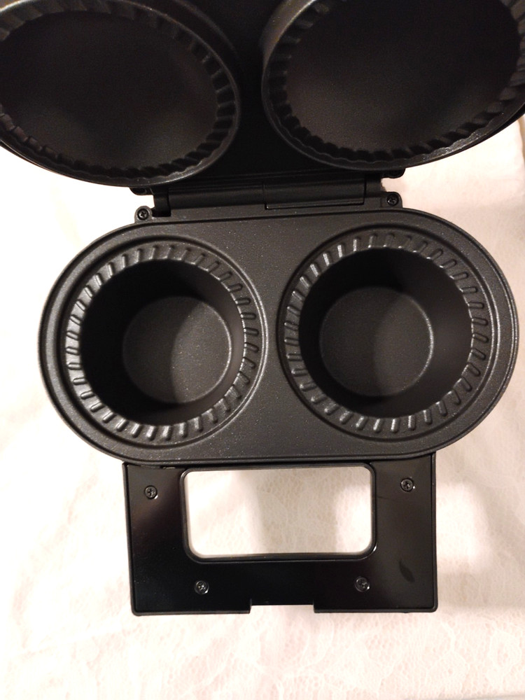 Wolfgang Puck BPM00020 Mini Pie Maker tested. Clean