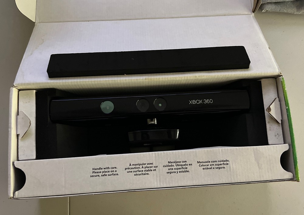 Microsoft LPF-00004 Motion Sensing Gaming Controller For Xbox 360 Plus 3 Games