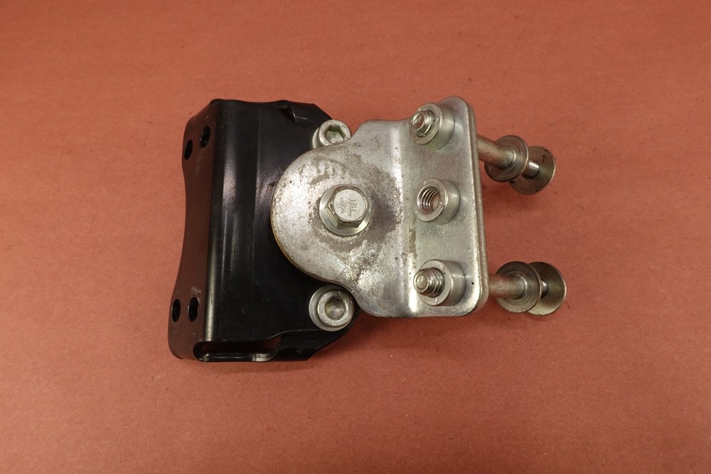 2002-2006 Harley Davidson V-rod Vrod Engine Motor Mount Bracket