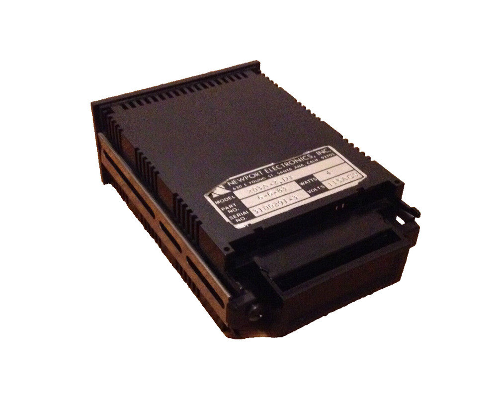 NEWPORT ELECTRONICS 203A-2 D1 VOLTMETER