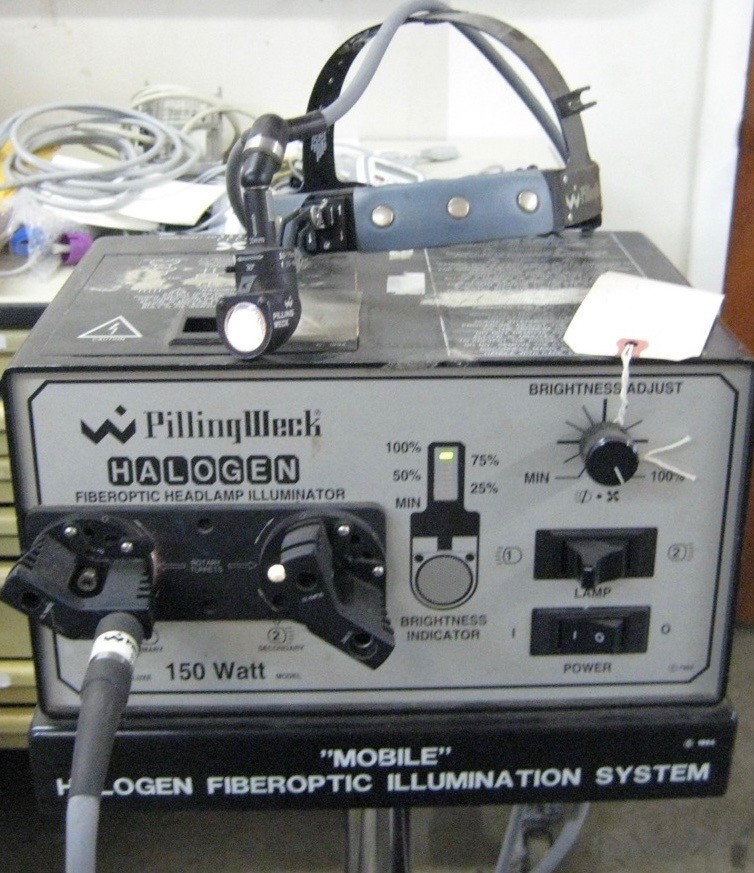 Pilling Weck mobile light source with head light. Good condition, guaranteed.