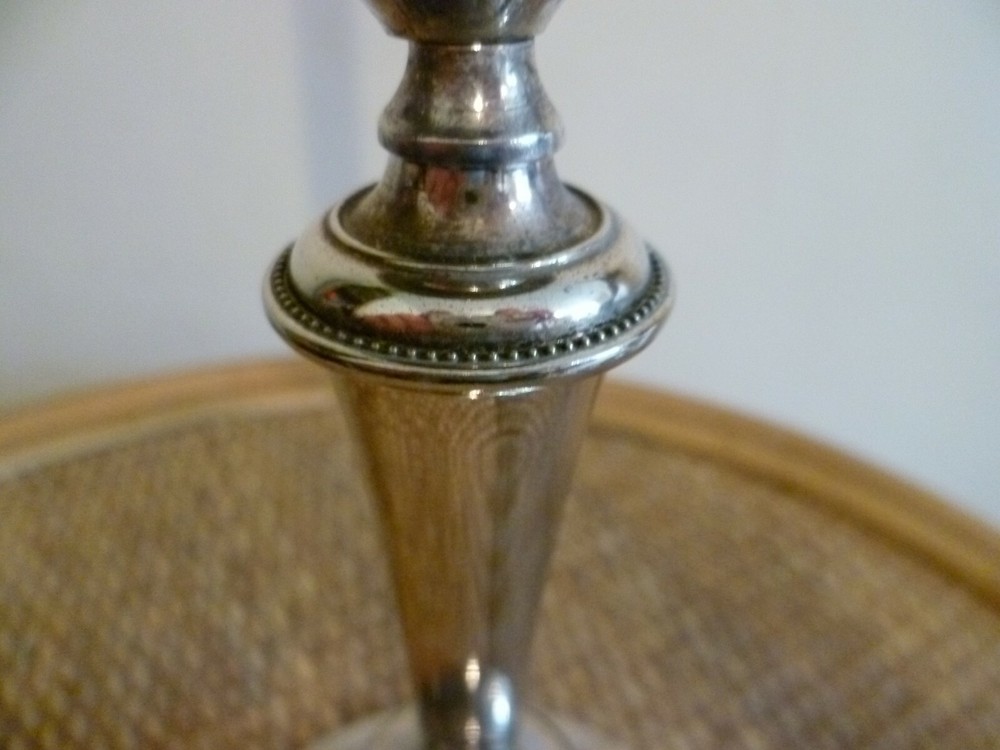 A VINTAGE ORNATE GADROON & BEAD PATTERN SILVER PLATED CANDLESTICK. CANDELABRA