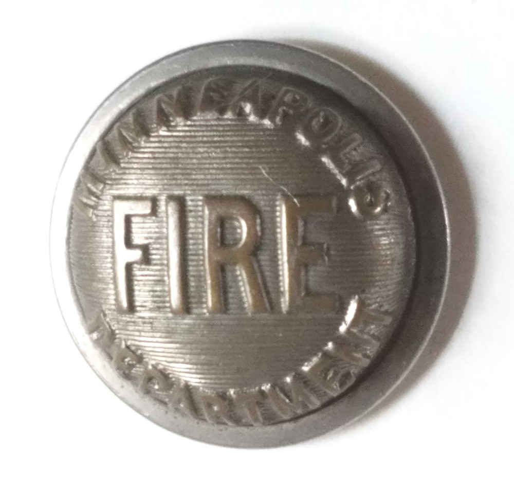 Bb MINNEAPOLIS MINNESOTA FIRE DEPARTMENT UNIFORM BUTTON Medium Staff