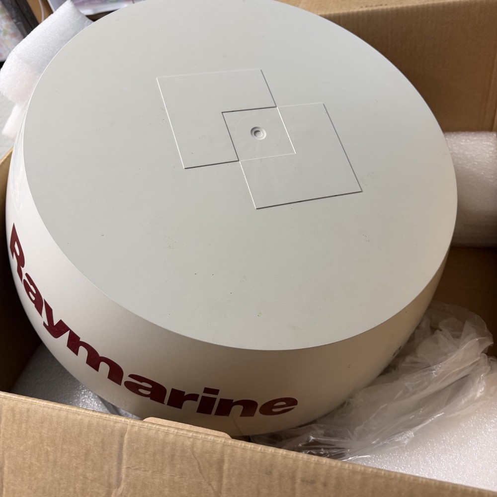 Raymarine Quantum Radome without cables E70210
