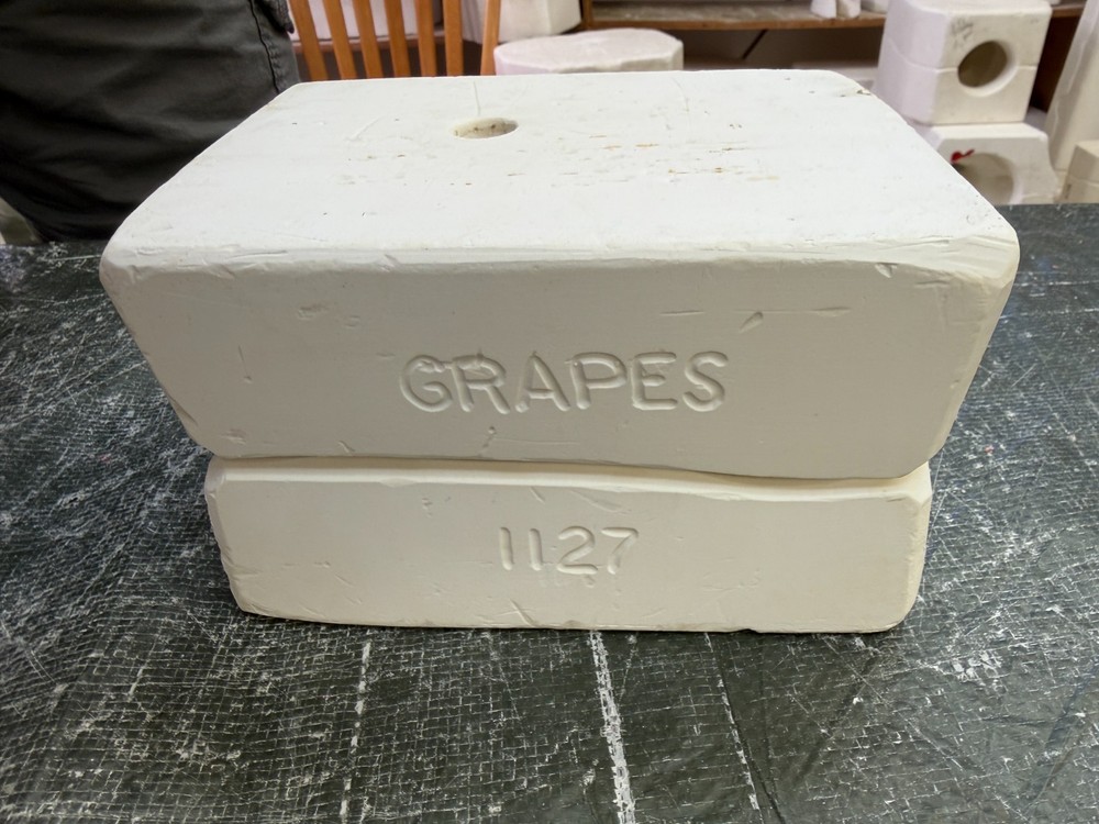 VINTAGE BOOTHE CERAMIC MOLD #1127 GRAPES