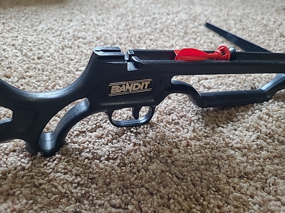 BARNETT BANDIT, CROSSBOW W/ 2 DARTS, USED, NO STRING