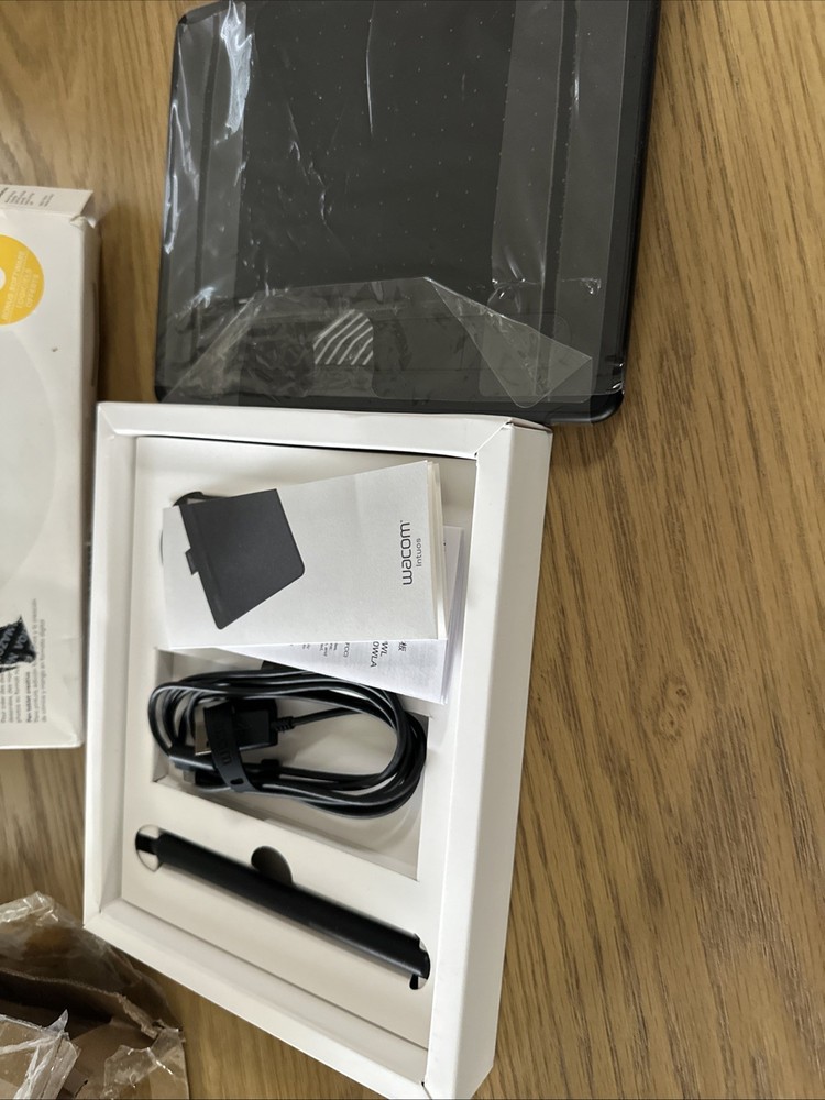 Wacom UCTL4100WLE0 Intuos Small Bluetooth Graphics Tablet - Black