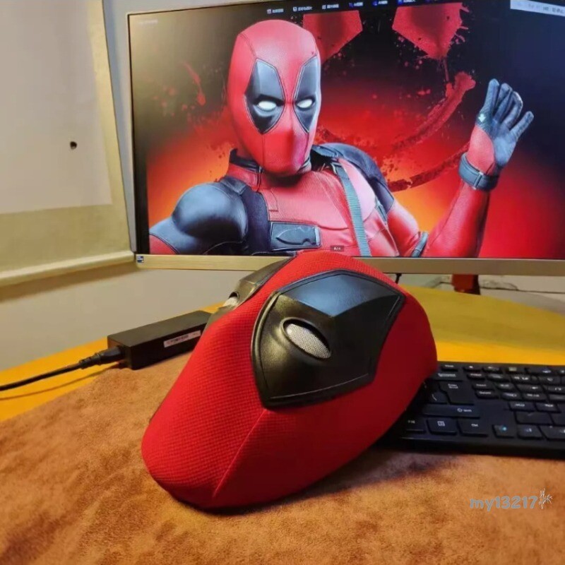 Marvel Deadpool Helmet Mask Movable Eye & Light Up Ring Remote Control Halloween