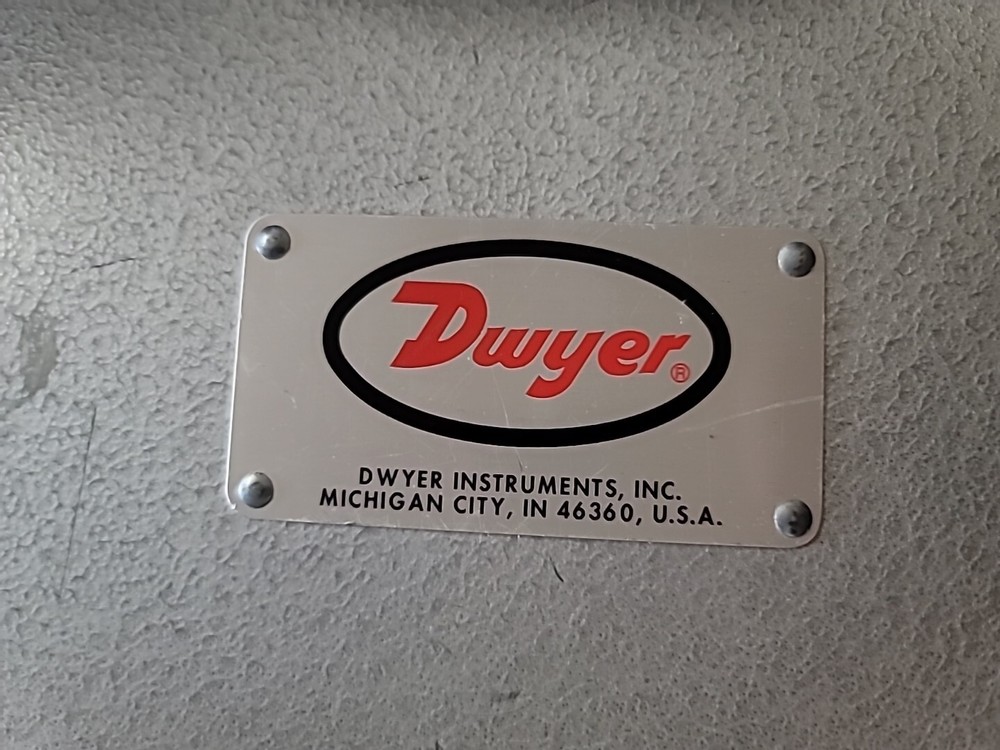 DWYER CONTROLS AIR VELOCITY METER MANOMETER