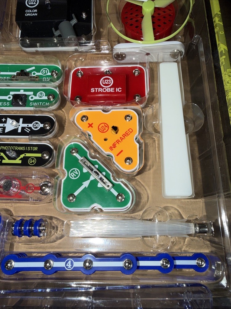 Snap Circuits LIGHT Electronics Exploration Kit Opened Box SCL-175 Fiber Optics