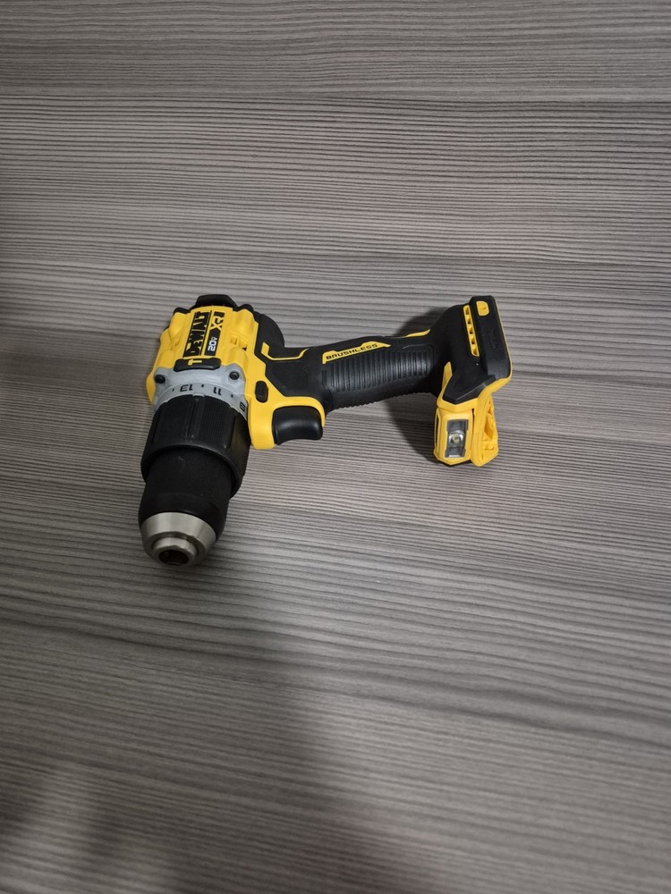 DeWALT DCD806 20V XR 1/2" Brushless Hammer Drill/Driver (TOOL ONLY) ....